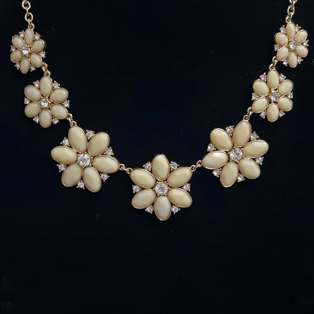 Kate Spade Floral cream daisy flower statement necklace